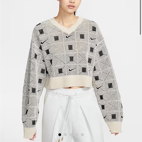 Nike Women's V-Neck Sweater in Cream and Black - Picture 1 of 3